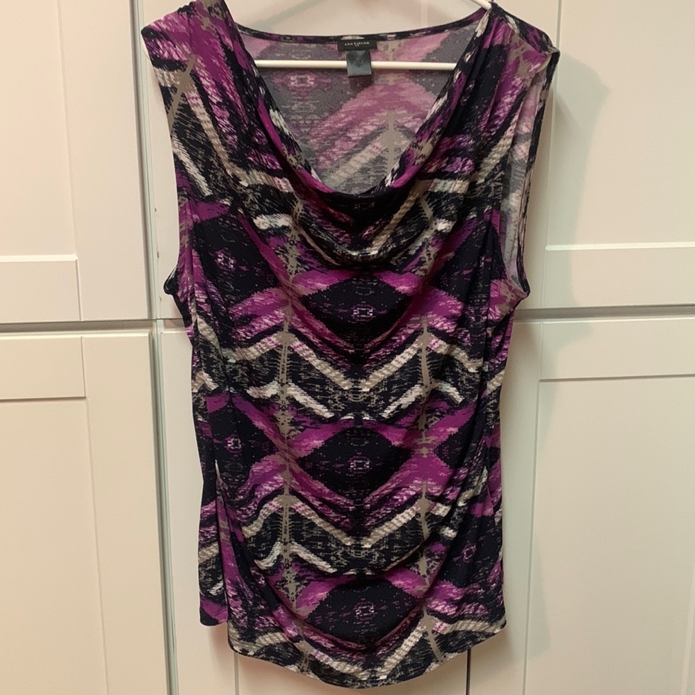 Ann Taylor sleeveless top. SzXL, Navy/purple/white abstract print. Poly/spandex.